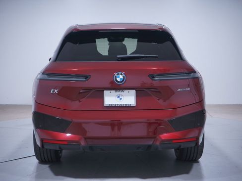 Used 2023 BMW iX xDrive50 w/ Sport Package AWD/4WD image 5