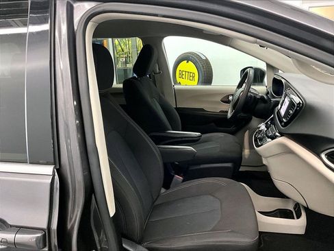 Used 2023 Chrysler Voyager LX FWD image 11