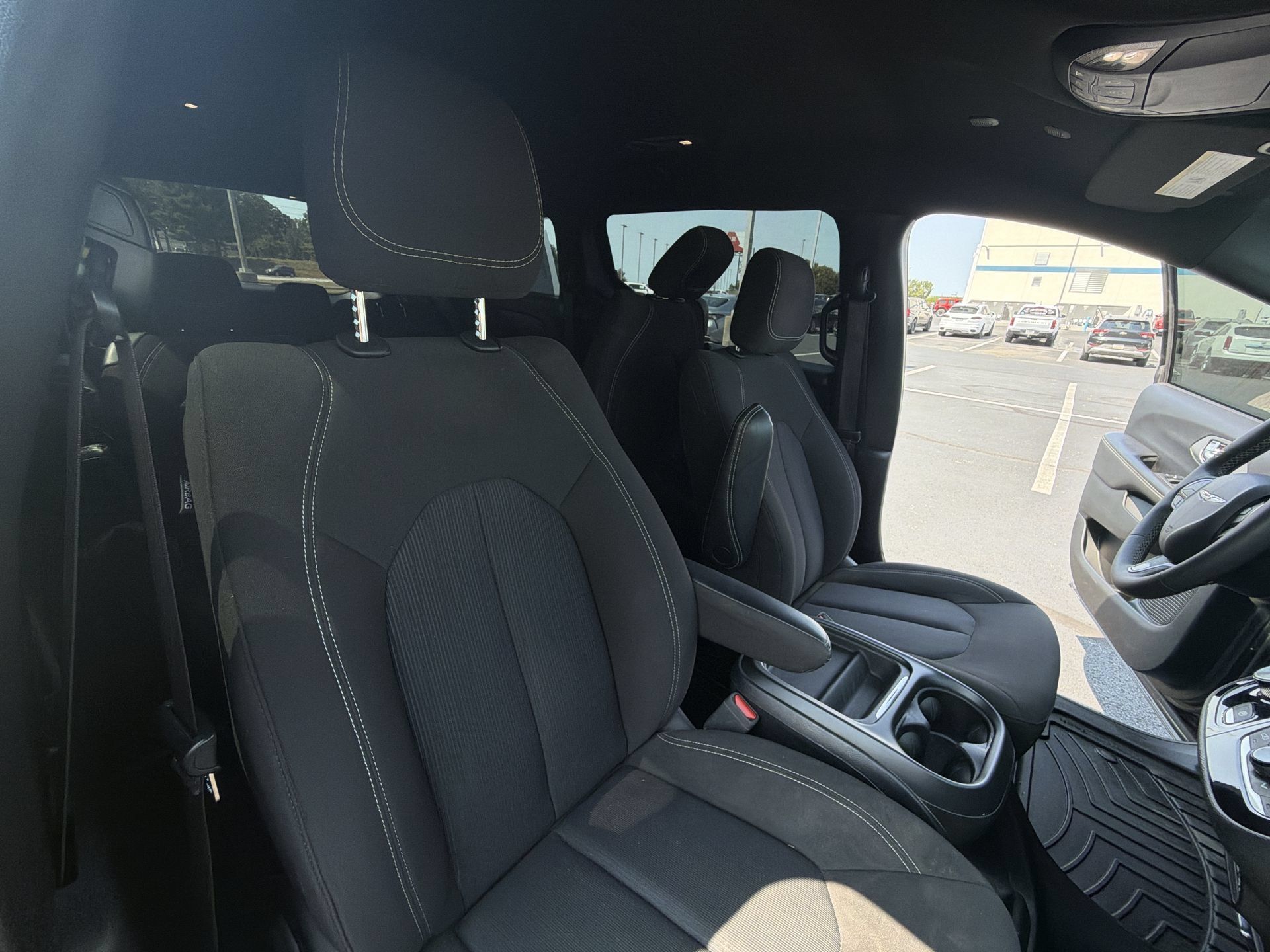 Used 2023 Chrysler Pacifica Touring FWD image 24