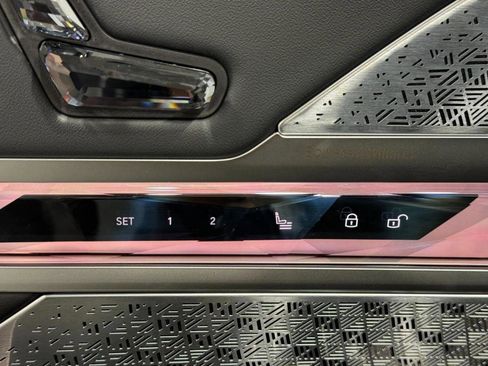 Certified 2025 BMW 760i xDrive 760i xDrive w/ Executive Package image 24