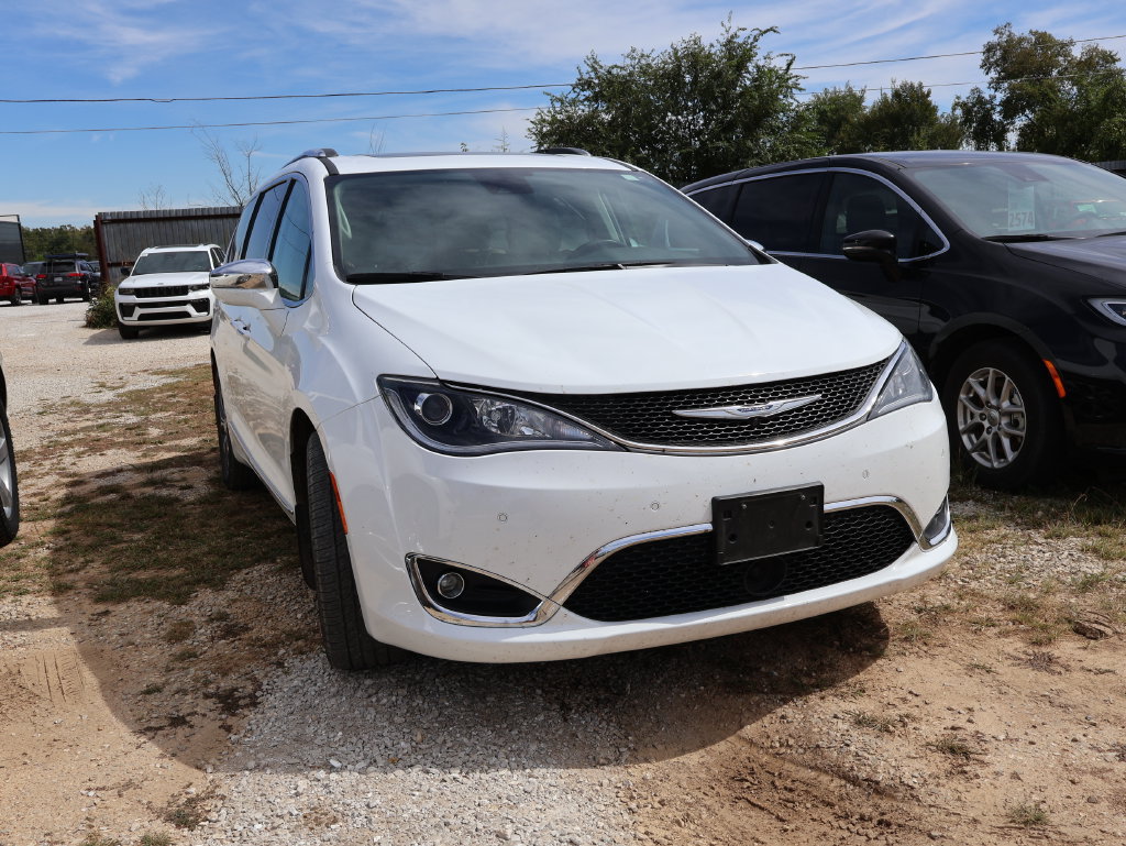 Used 2017 Chrysler Pacifica Limited w/ Advanced Safetytec Group FWD image 10