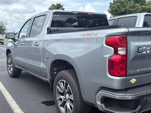 Used 2024 Chevrolet Silverado 1500 LT AWD/4WD image 5