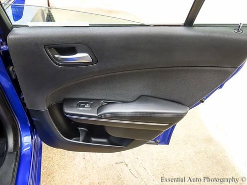 Used 2018 Dodge Charger SXT RWD image 21