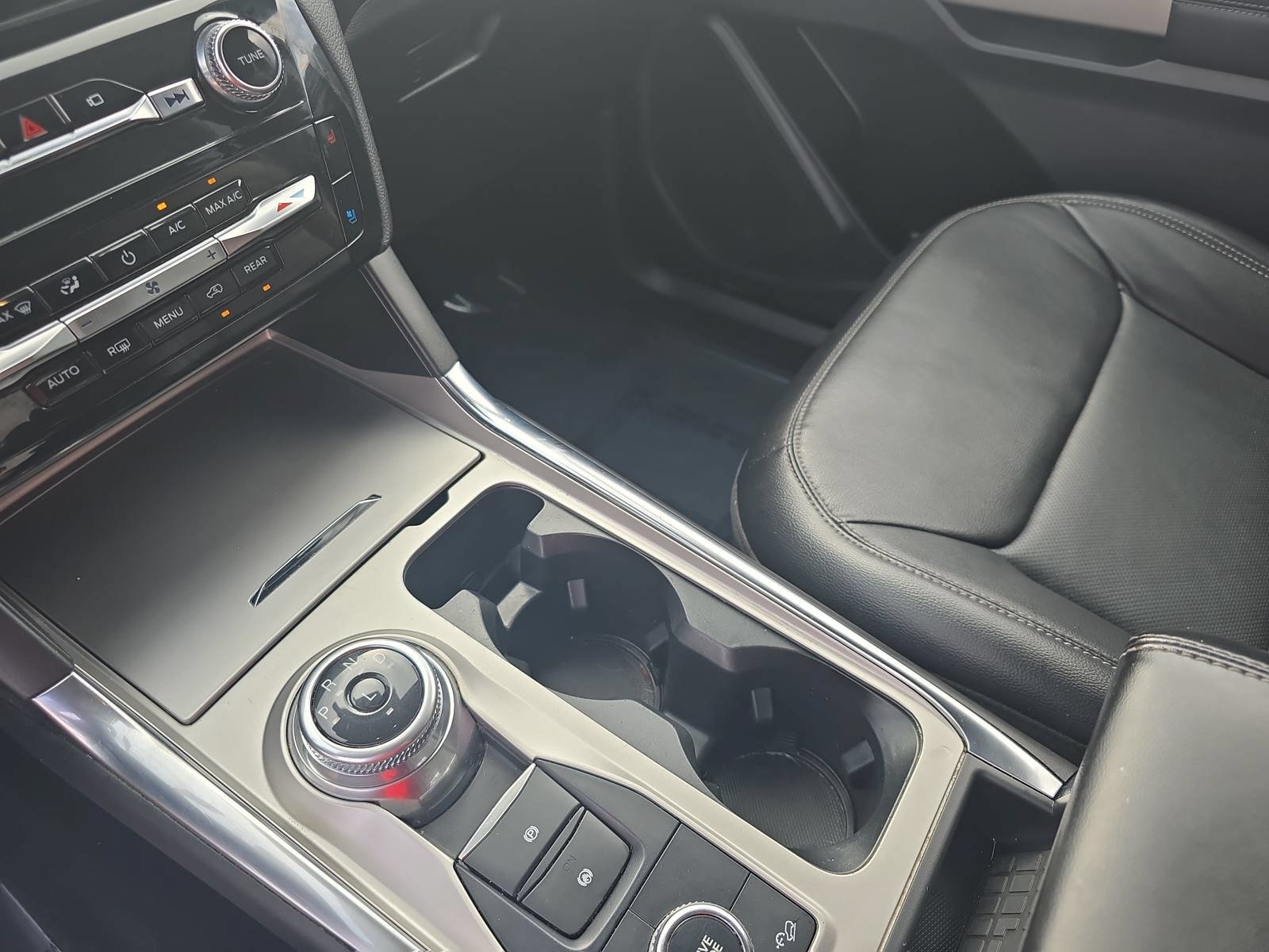 Used 2022 Ford Explorer Limited w/ Equipment Group 301A AWD/4WD image 24