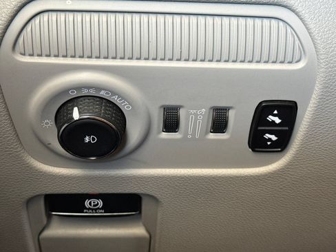 Used 2024 Jeep Wagoneer Series II AWD/4WD image 43