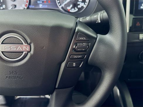 Used 2025 Nissan Frontier SV image 23