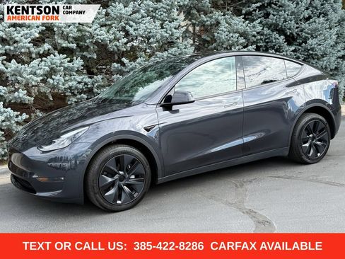 Used 2024 Tesla Model Y Long Range AWD/4WD image 1