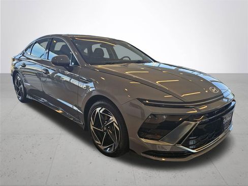 Used 2024 Hyundai Sonata SEL w/ Convenience Package FWD image 5