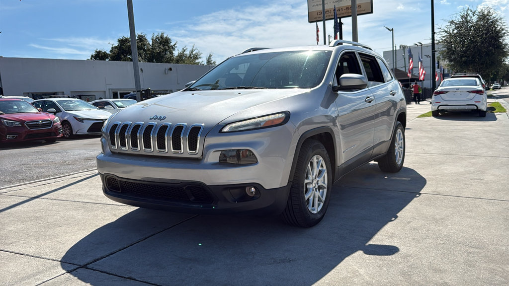 Used 2017 Jeep Cherokee Latitude w/ Comfort & Sound Group FWD image 10