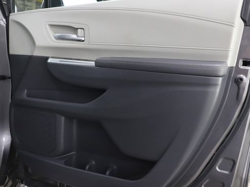 Used 2022 Toyota Sienna XLE FWD image 9