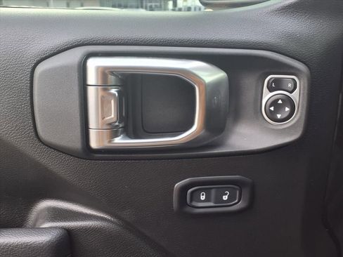 Used 2025 Jeep Gladiator Mojave image 8