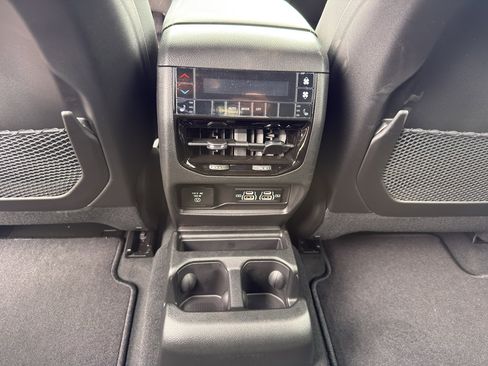 New 2025 Jeep Grand Cherokee L Limited w/ Black Appearance Package AWD/4WD image 32