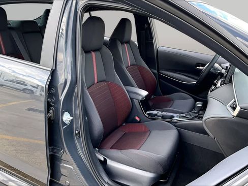 Used 2025 Toyota Corolla SE FWD image 9