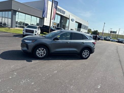 Used 2024 Ford Escape Active w/ Cold Weather Package FWD image 9