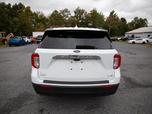 Used 2020 Ford Explorer XLT image 4