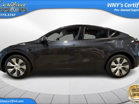 Used 2024 Tesla Model Y Long Range RWD image 10