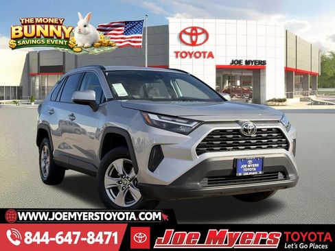 Used 2025 Toyota RAV4 XLE image 1