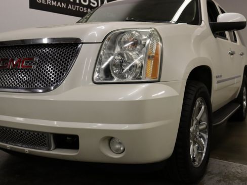Used 2011 GMC Yukon Denali AWD/4WD image 4