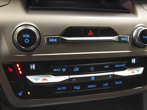 Used 2020 Ford Explorer XLT w/ Equipment Group 202A image 17