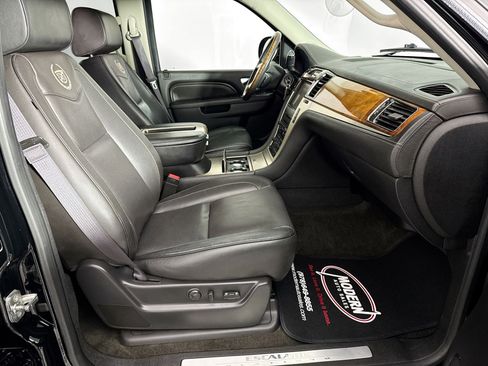 Used 2014 Cadillac Escalade Platinum image 32