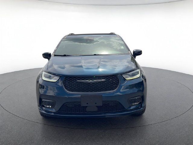 Used 2023 Chrysler Pacifica Limited w/ Uconnect Theater Family Group AWD/4WD image 9
