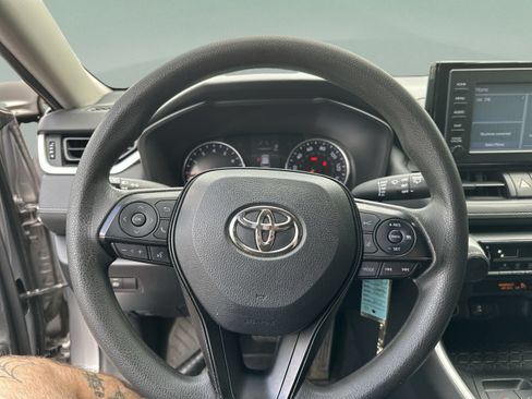 Used 2019 Toyota RAV4 LE FWD image 11