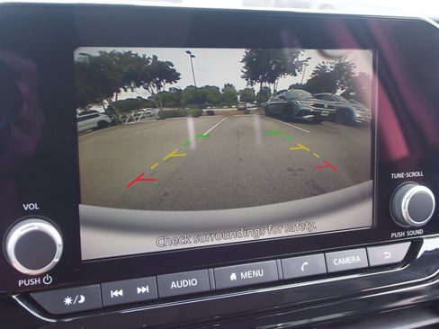 Used 2025 Nissan Pathfinder SV FWD image 31