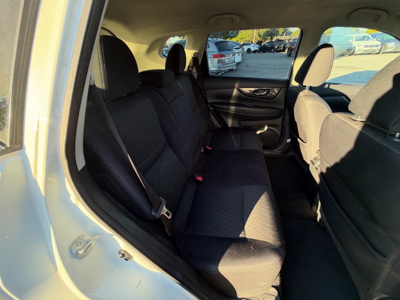 Used 2017 Nissan Rogue SV AWD/4WD image 18
