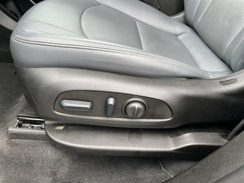 Used 2024 Buick Enclave Essence w/ Sport Touring Edition AWD/4WD image 17