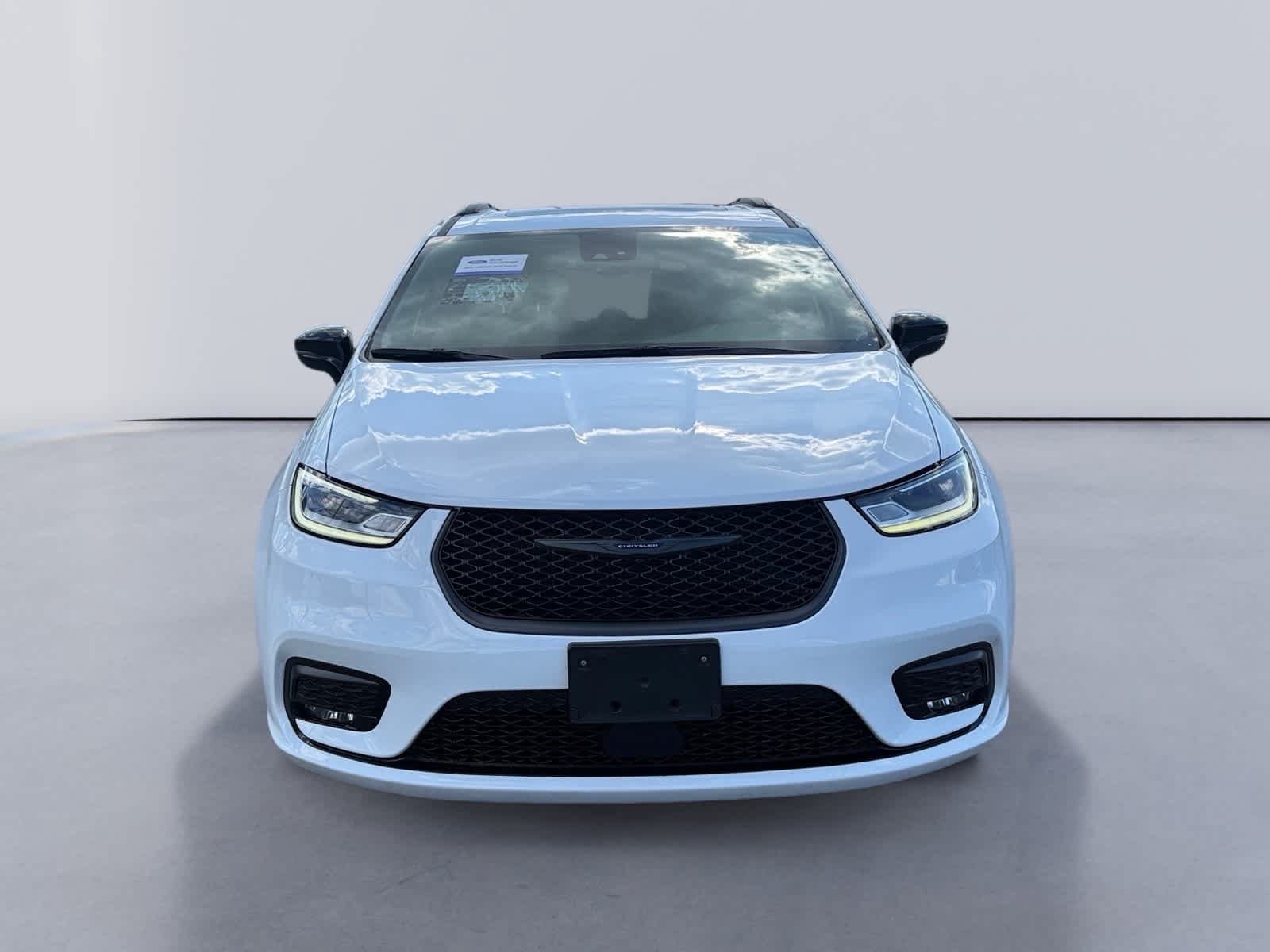 Used 2025 Chrysler Pacifica Limited FWD image 8