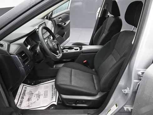 Used 2024 Nissan Rogue SV AWD/4WD image 13