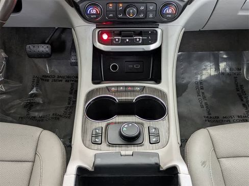 Used 2020 GMC Acadia SLT image 25