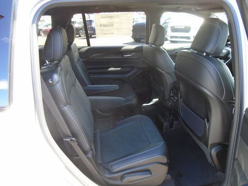 New 2025 Jeep Grand Cherokee L Altitude AWD/4WD image 10