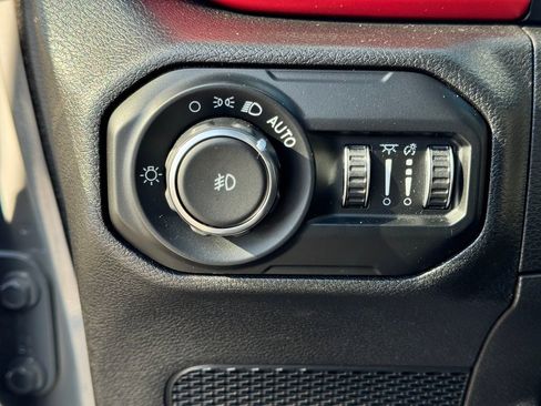 Used 2021 Jeep Wrangler Unlimited Rubicon AWD/4WD image 31