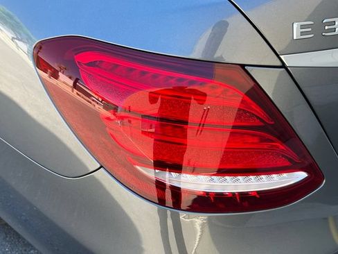 Used 2019 Mercedes-Benz E 300 image 19