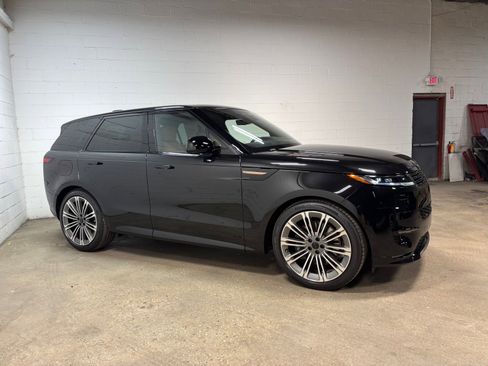 New 2026 Land Rover Range Rover Sport Dynamic SE AWD/4WD image 5