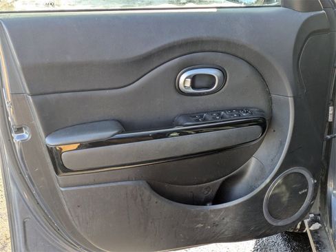 Used 2015 Kia Soul + w/ Audio Package image 8
