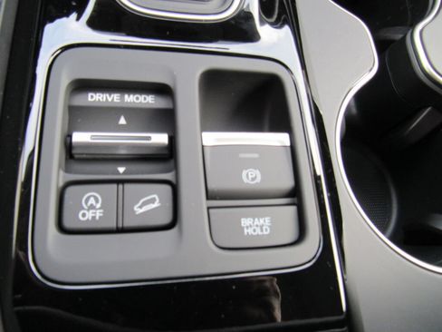 Used 2024 Honda Pilot Elite image 17
