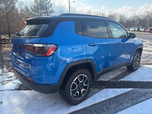 Used 2025 Jeep Compass Trailhawk image 9