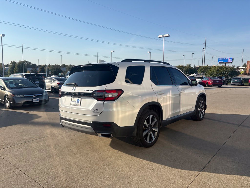 Used 2025 Honda Pilot Elite image 5