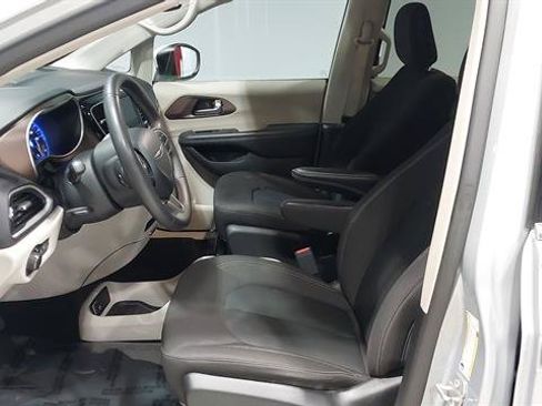 Used 2023 Chrysler Voyager LX FWD image 20