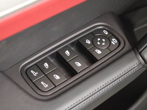 Certified 2025 Porsche Cayenne AWD/4WD image 18