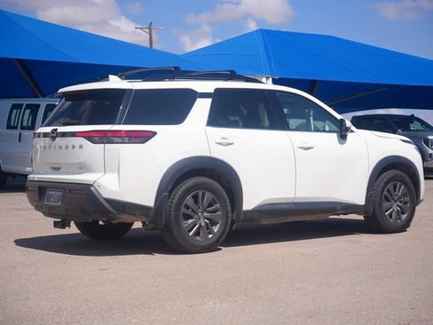 Used 2022 Nissan Pathfinder SV FWD image 3