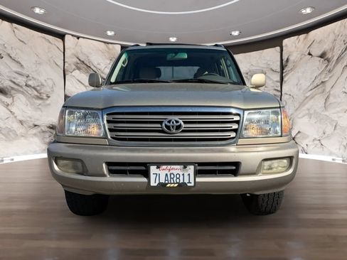 Used 2004 Toyota Land Cruiser w/ Convenience Pkg AWD/4WD image 2