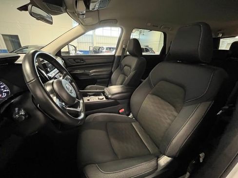 Used 2024 Nissan Pathfinder SV image 21