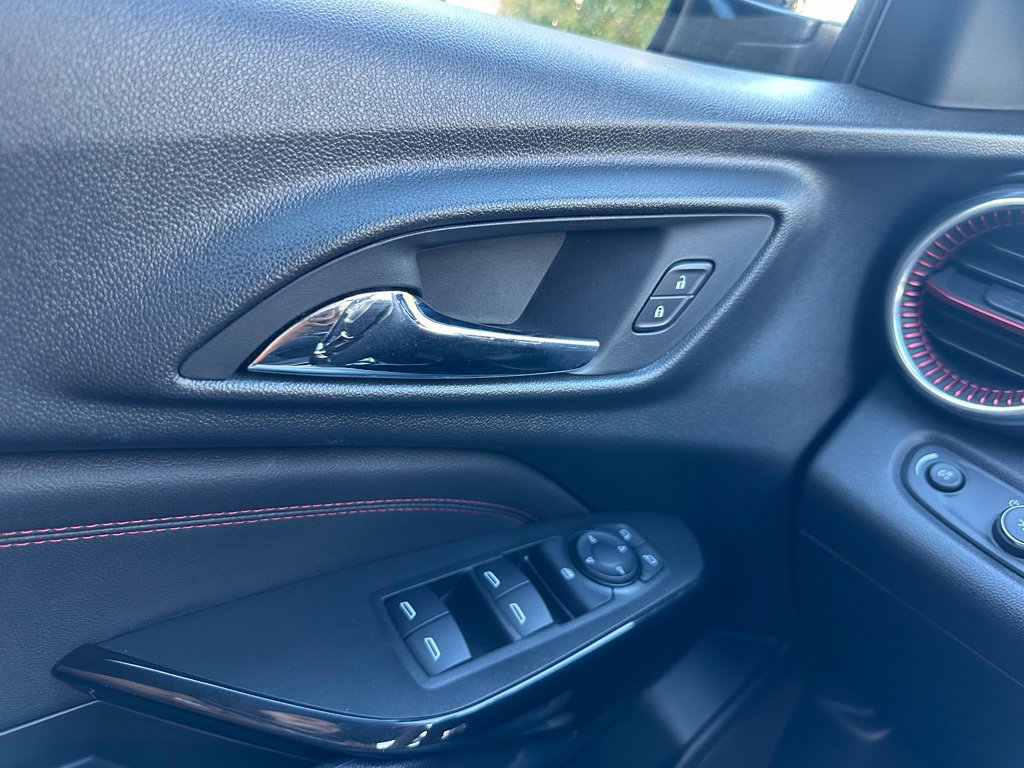 Used 2024 Chevrolet Trax RS w/ Sunroof Package FWD image 15