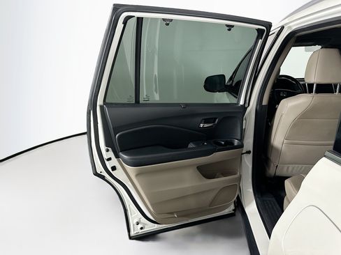 Used 2017 Honda Pilot Elite image 26