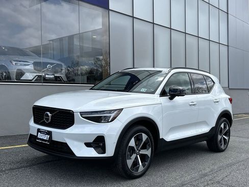 Certified 2023 Volvo XC40 B5 Plus w/ Driver Assist Package AWD/4WD image 1