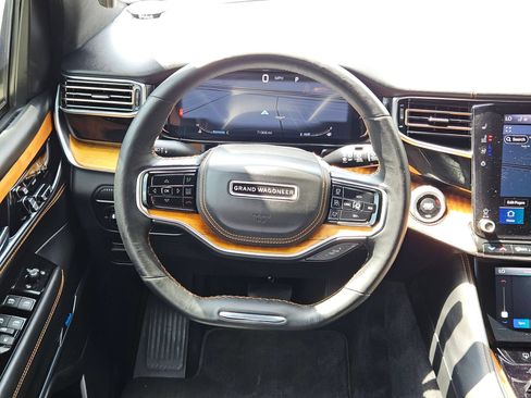 Used 2022 Jeep Grand Wagoneer Series III AWD/4WD image 23