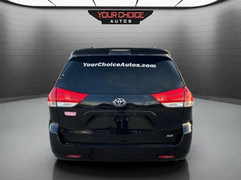 Used 2012 Toyota Sienna Limited image 4